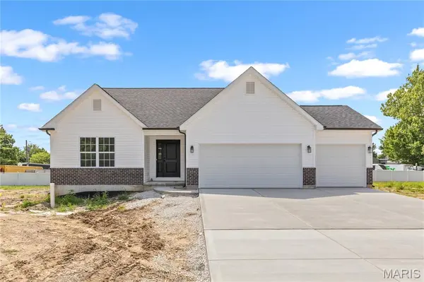 41 Millwell DR, Maryland Heights, MO 63043