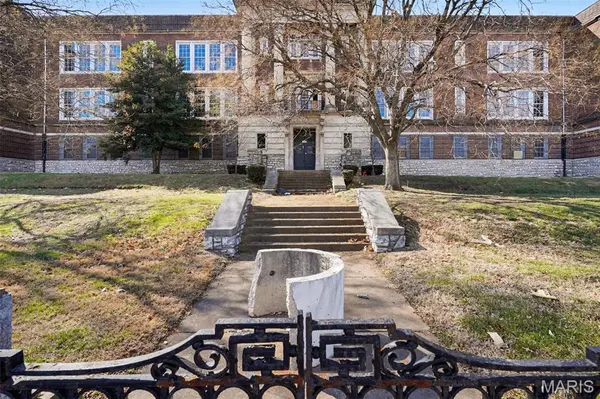 3821 N 11th ST, St Louis, MO 63107