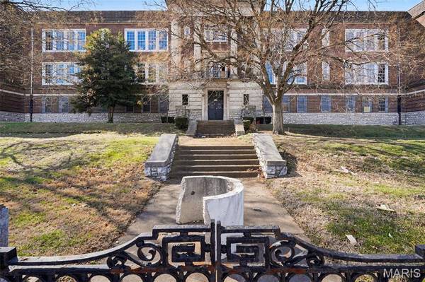 3821 N 11th ST, St Louis, MO 63107