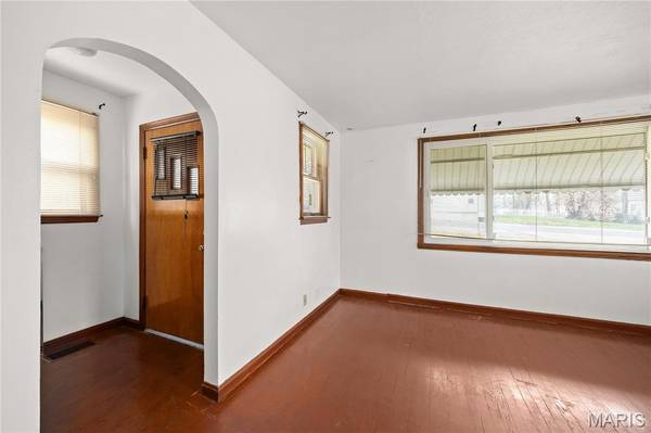 2914 Lyndhurst AVE, St Louis, MO 63121