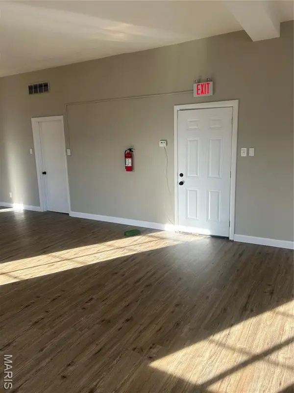 2627 Telegraph Rd, Mehlville, MO 63125