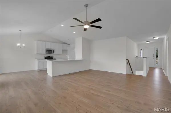 1043 Clover Hill DR, Sullivan, MO 63080