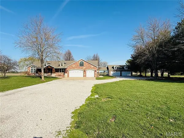 6 Jennifer LN, Collinsville, IL 62234