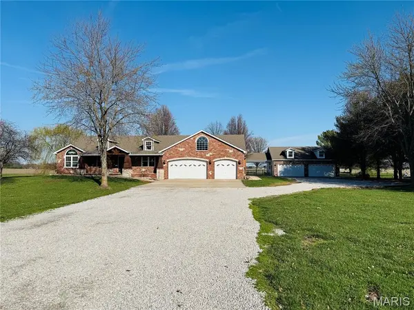 6 Jennifer LN, Collinsville, IL 62234