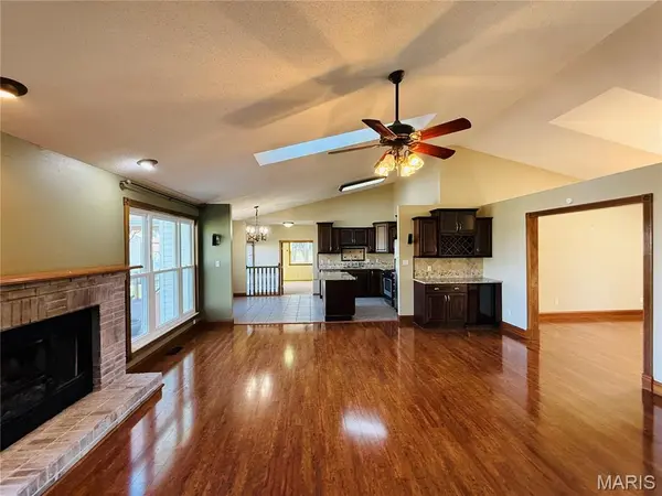 6 Jennifer LN, Collinsville, IL 62234