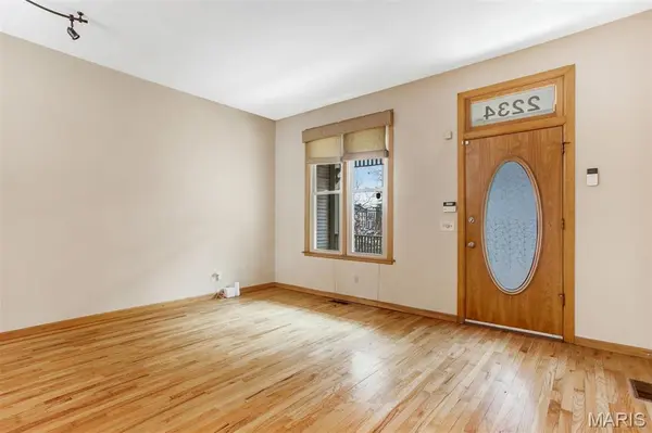 2234 Hickory ST, St Louis, MO 63104