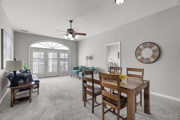 7400 Whitehall Colonial LN #421, Shrewsbury, MO 63119