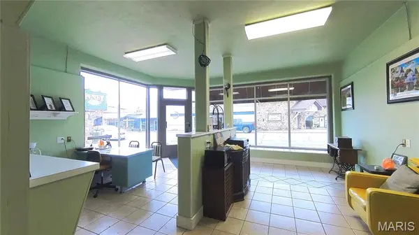 215 S Grand AVE, Houston, MO 65483