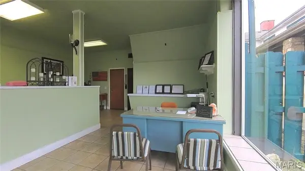 215 S Grand AVE, Houston, MO 65483
