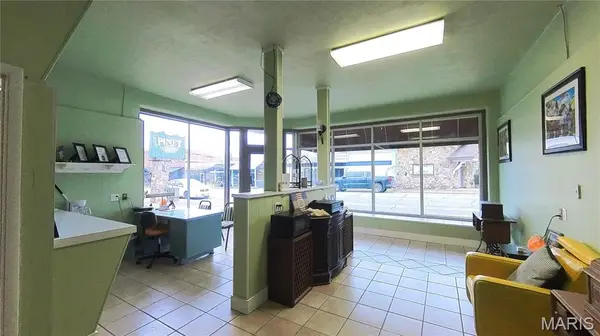 215 S Grand AVE, Houston, MO 65483