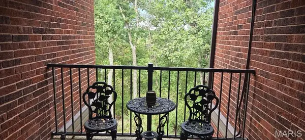 5569 Baronridge DR #4, Unincorporated, MO 63129