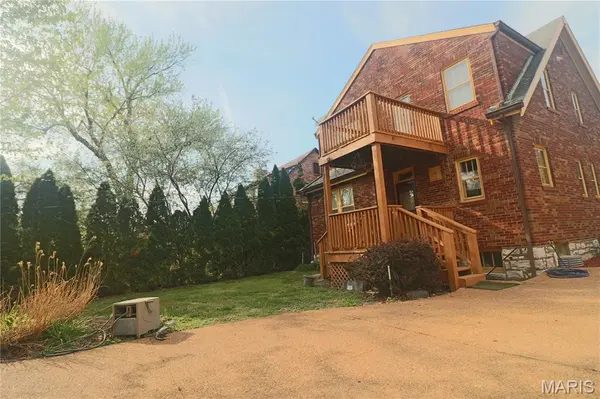 7326 Country Club DR, St Louis, MO 63121