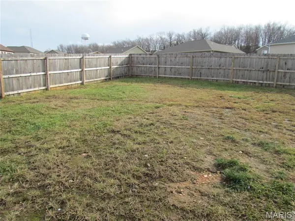 16233 Hershey RD, St Robert, MO 65584