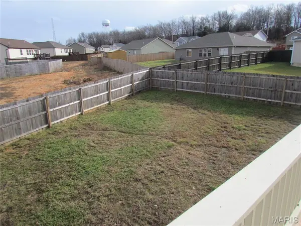 16233 Hershey RD, St Robert, MO 65584