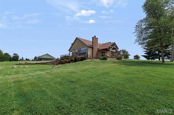 4242 Quirin RD, Smithton, IL 62285