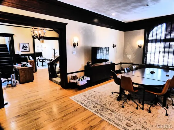 4512 West Pine BLVD, St Louis, MO 63108
