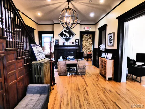 4512 West Pine BLVD, St Louis, MO 63108
