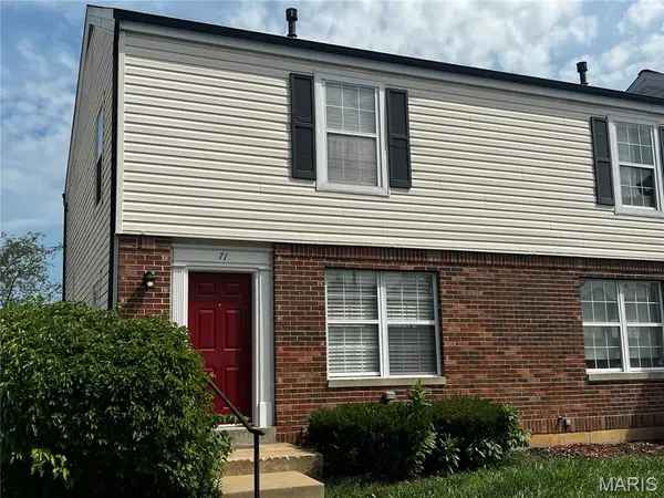 71 Woodlake CT #A, Lake St Louis, MO 63367