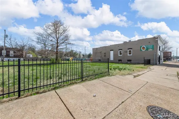 8212 Alabama AVE, St Louis, MO 63111