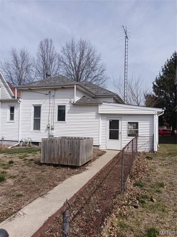 206 S Cedar ST, Nokomis, IL 62075