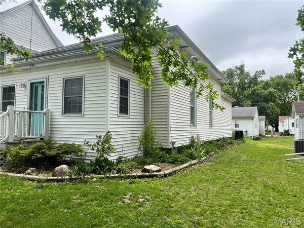206 S Cedar ST, Nokomis, IL 62075