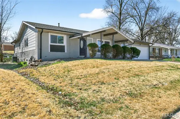 3027 Westminster DR, Florissant, MO 63033