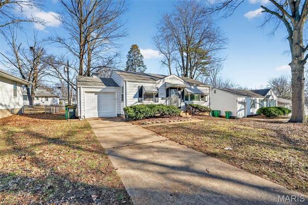 1501 Golden DR, St Louis, MO 63137