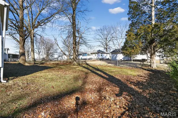 1501 Golden DR, St Louis, MO 63137