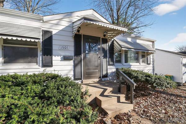1501 Golden DR, St Louis, MO 63137