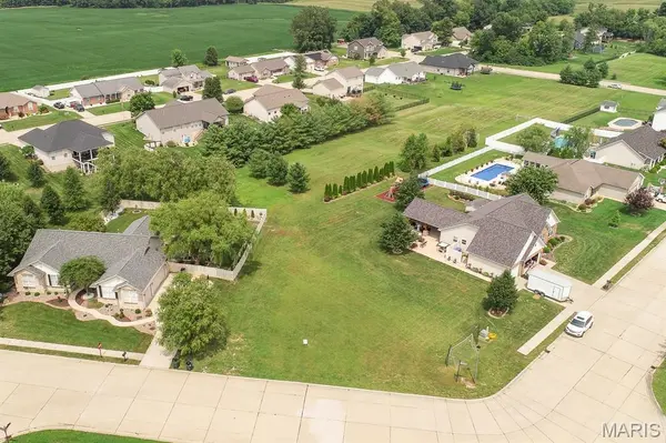 5902 Willow Oak LN, Waterloo, IL 62298
