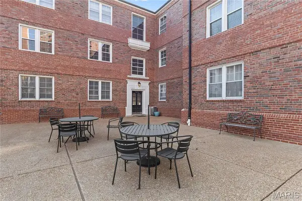 923 S Hanley RD #A, Clayton, MO 63105