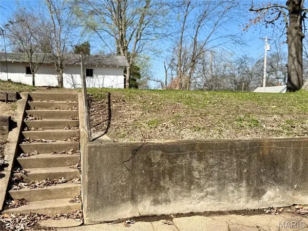 645 N 9th ST, Poplar Bluff, MO 63901