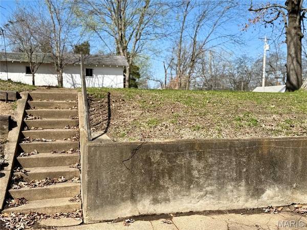 645 N 9th ST, Poplar Bluff, MO 63901