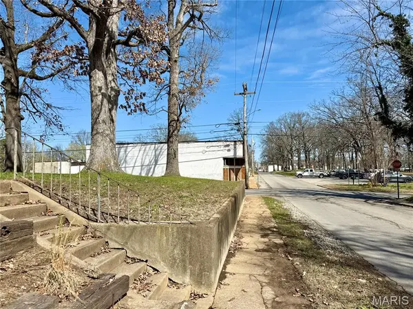 645 N 9th ST, Poplar Bluff, MO 63901