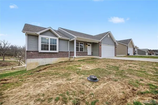 614 T Box DR, St Clair, MO 63077