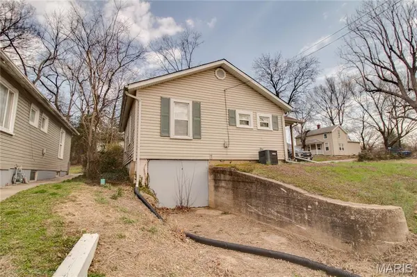1000 Willard AVE, Alton, IL 62002