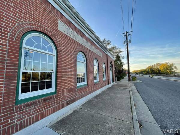 426 W Front ST, Washington, MO 63090