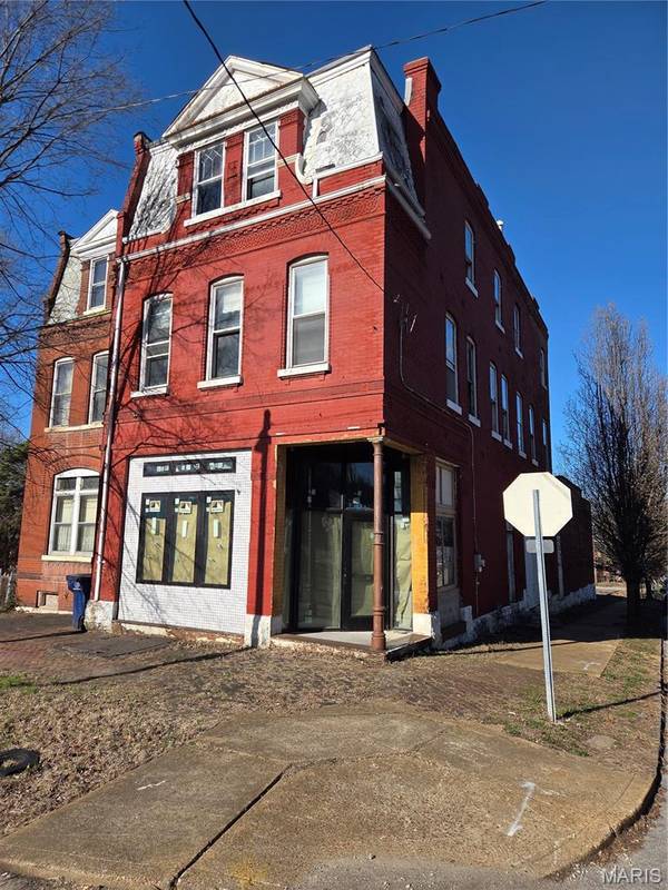 3801 Marine AVE, St Louis, MO 63118