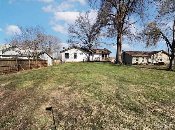 27 Glenna DR, St Peters, MO 63376