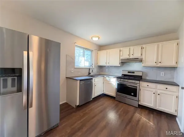 27 Glenna DR, St Peters, MO 63376