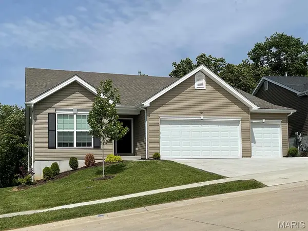 4921 Nadine LN, St Louis, MO 63129
