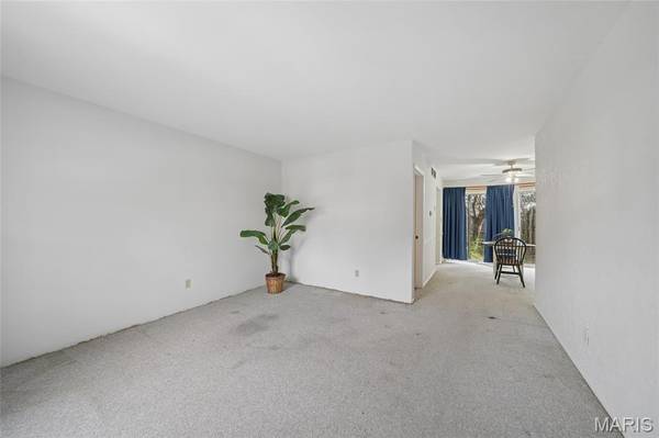 140 Burtonwood DR, Ballwin, MO 63011