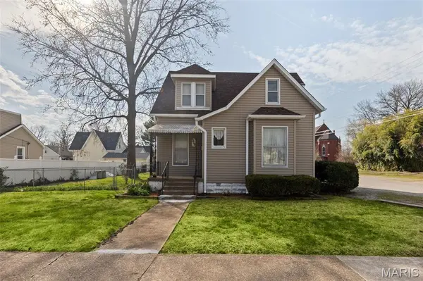 319 S Cherry ST, O'fallon, IL 62269