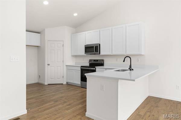 2203 Clover LN, Rolla, MO 65401