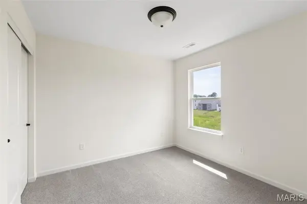 130 Day Lily LN, Wentzville, MO 63385
