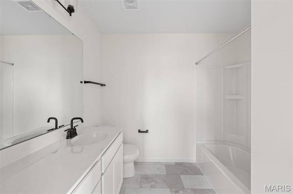130 Day Lily LN, Wentzville, MO 63385