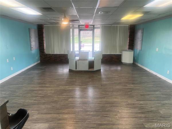 1635 N Hwy 67, Florissant, MO 63031