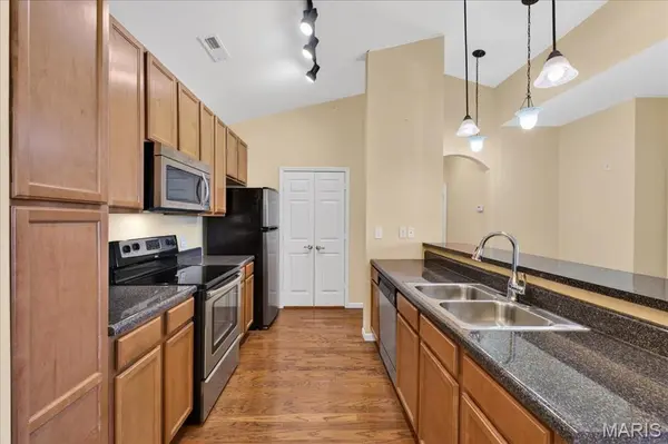 29 Kassebaum LN #304, Unincorporated, MO 63129