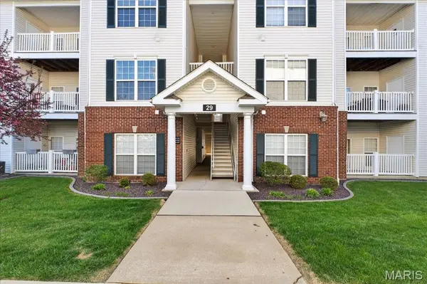 29 Kassebaum LN #304, Unincorporated, MO 63129