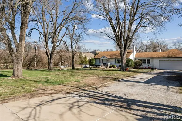 2275 Charbonier RD, Florissant, MO 63031